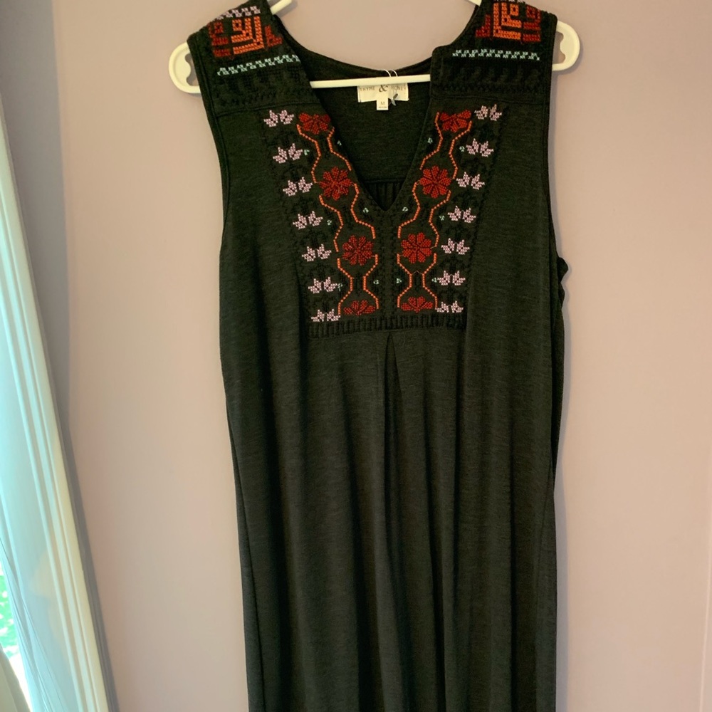 gray and printed sleeveless dress.